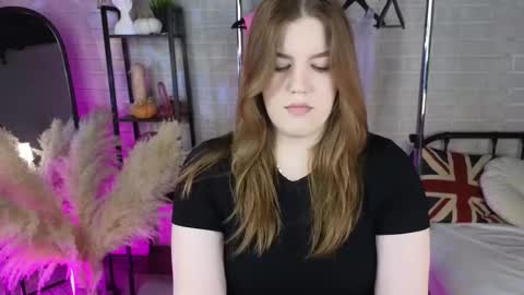 Kim  online show from 10-21-25, 08:15
