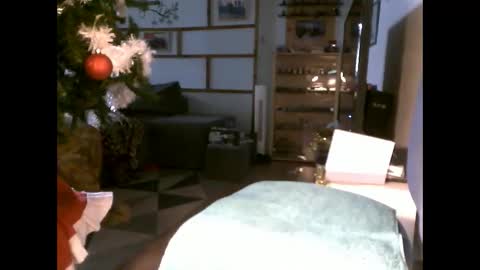 fifi010203 online show from 12-05-25, 09:40