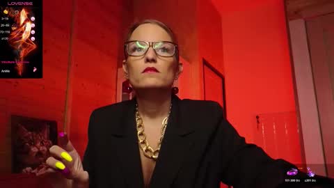 Snapshot of findom_lady_shine chatting on 01-31-26, 07:11 Lady online show from 01-31-26, 07:11