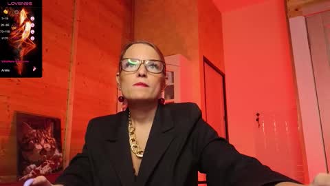 Snapshot of findom_lady_shine chatting on 02-04-26, 06:14 Lady online show from 02-04-26, 06:14