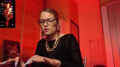 Snapshot of findom_lady_shine chatting on 02-21-26, 06:09 Lady online show from 02-21-26, 06:09