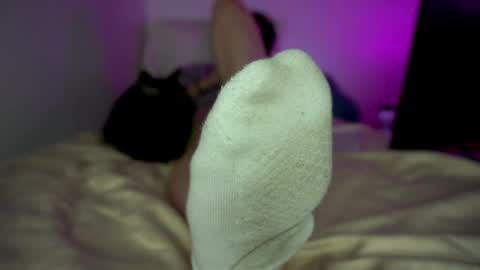 Snapshot of findomfeet_ chatting on 06-12-26, 05:39 Ashley online show from 06-12-26, 05:39