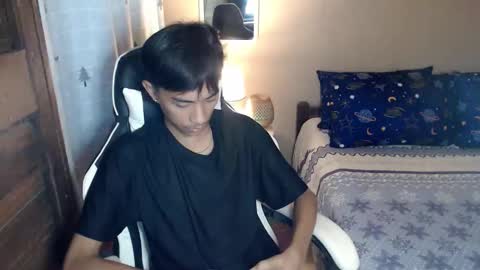 Snapshot of fineboii_rey18 chatting on 09-10-25, 06:46 fineboii_rey18 online show from 09-10-25, 06:46