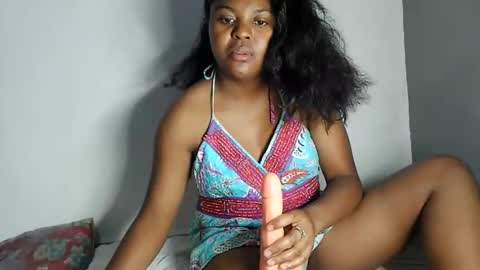 fiona_00 online show from 05-12-26, 05:32