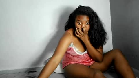 Snapshot of fiona_00 chatting on 06-12-26, 05:23 fiona_00 online show from 06-12-26, 05:23
