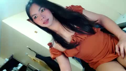 Snapshot of fionie_xxx chatting on 04-28-26, 01:27 FIONA online show from 04-28-26, 01:27