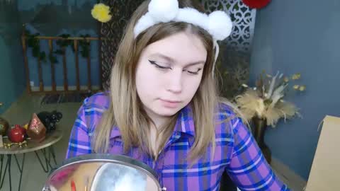 fiora online show from 03-09-25, 08:18