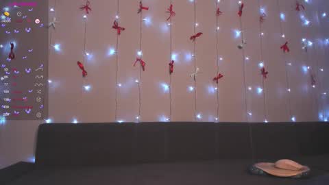 Snapshot of fire_moth chatting on 12-23-25, 05:27 Bellatrix online show from 12-23-25, 05:27