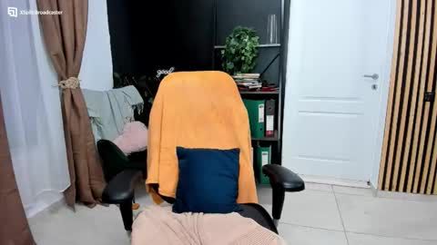 Snapshot of fireflowers_ chatting on 02-03-26, 10:15 Kallisy online show from 02-03-26, 10:15