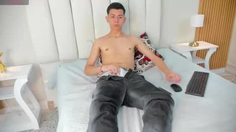 Nicolas online show from 11-02-25, 01:46