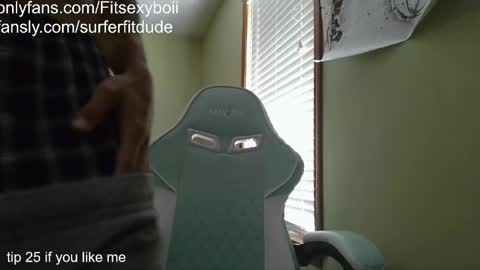 Snapshot of fitsexyboii chatting on 04-24-26, 02:41 SurferFitdude online show from 04-24-26, 02:41