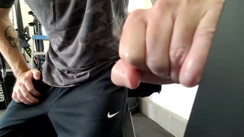 Snapshot of fitshow75 chatting on 09-23-25, 06:33 Links in Bio below online show from 09-23-25, 06:33