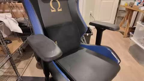 Snapshot of fixieblue chatting on 09-13-25, 03:01 Duke Awesome online show from 09-13-25, 03:01