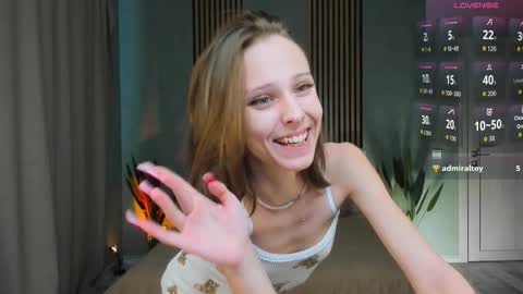 im Linda please give me thumbs up online show from 10-30-25, 03:19