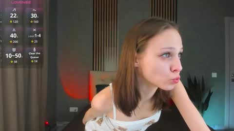 im Linda please give me thumbs up online show from 01-11-26, 09:58