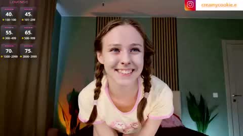 Snapshot of fixielu chatting on 06-22-26, 09:50 im Linda please give me thumbs up online show from 06-22-26, 09:50