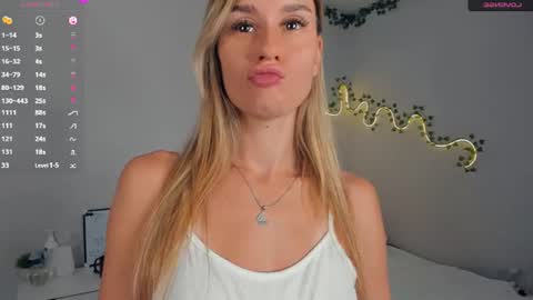 Snapshot of fizana chatting on 07-16-26, 01:22 Kira online show from 07-16-26, 01:22