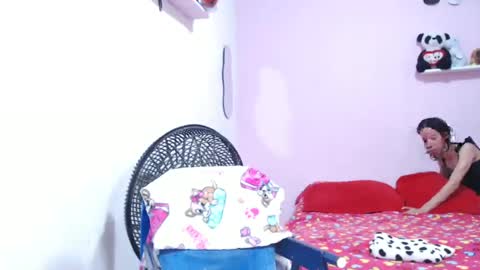 Snapshot of flacats23cm chatting on 06-18-26, 09:30 flats23cm online show from 06-18-26, 09:30