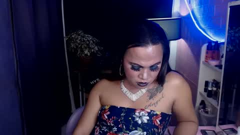 Snapshot of flirtangel93 chatting on 02-11-25, 11:33 Angel online show from 02-11-25, 11:33