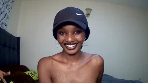 Snapshot of flirtyy_sheery chatting on 01-20-25, 01:00 sheery online show from 01-20-25, 01:00