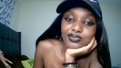 Snapshot of flirtyy_sheery chatting on 01-20-25, 04:01 sheery online show from 01-20-25, 04:01