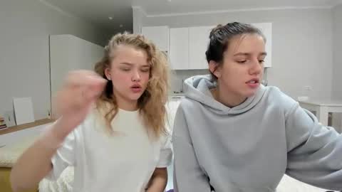 Mona online show from 10-25-25, 12:51