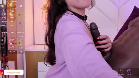 Snapshot of flor_deluna chatting on 01-15-25, 10:02 Luna online show from 01-15-25, 10:02