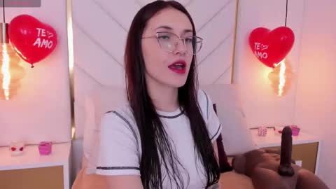 Snapshot of flor_deluna chatting on 02-16-25, 11:38 Luna online show from 02-16-25, 11:38