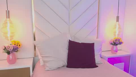 Snapshot of flor_deluna chatting on 09-15-25, 12:38 Luna online show from 09-15-25, 12:38