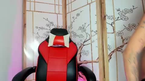 Snapshot of flor_pink chatting on 06-26-26, 04:28 Flor online show from 06-26-26, 04:28