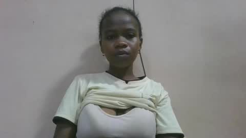 Snapshot of flora48230522373 chatting on 05-29-26, 02:31 flora48230522373 online show from 05-29-26, 02:31