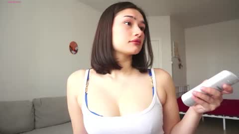 Snapshot of floralmuse chatting on 06-29-26, 05:03 Viola online show from 06-29-26, 05:03