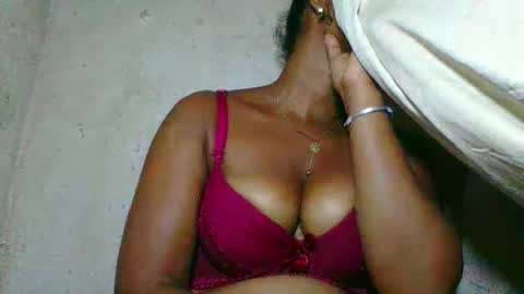 Snapshot of florencia011 chatting on 04-21-26, 06:20 florencia011 online show from 04-21-26, 06:20