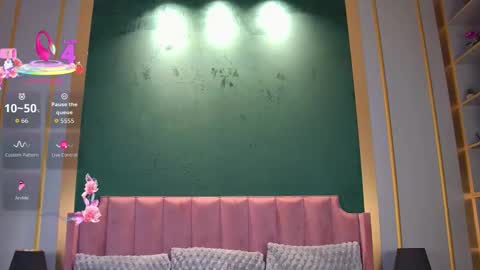 Snapshot of florentina2004 chatting on 10-15-25, 06:46 Vanessa online show from 10-15-25, 06:46
