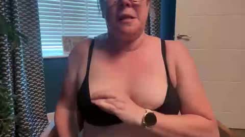 flossyishot online show from 05-27-26, 07:33