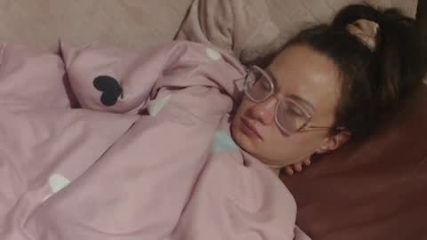 say meow and send tip  online show from 04-09-26, 05:07