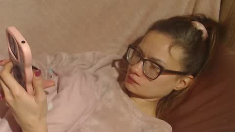 say meow and send tip  online show from 12-18-25, 01:00