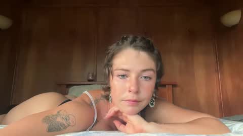 Snapshot of flowergirl448844 chatting on 01-26-25, 03:27 Flowergirl online show from 01-26-25, 03:27