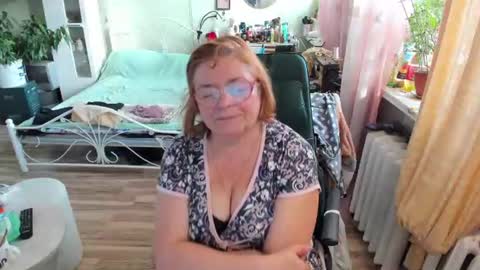 Snapshot of flowerlover8 chatting on 06-18-26, 04:55 Flowerlower online show from 06-18-26, 04:55