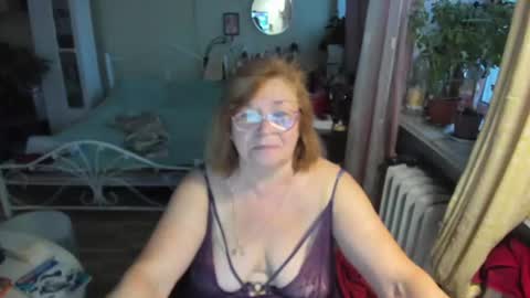 Snapshot of flowerlover8 chatting on 07-17-26, 01:01 Flowerlower online show from 07-17-26, 01:01
