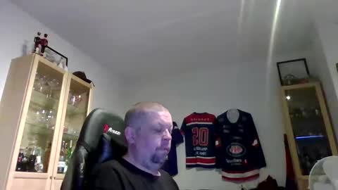 fluffy_espen online show from 03-16-26, 05:44