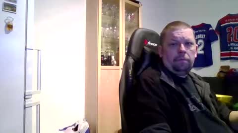 fluffy_espen online show from 04-02-26, 08:01