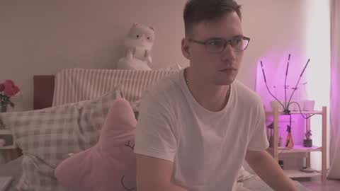 Snapshot of fluffy_hat chatting on 01-29-25, 10:37 Fluffy and Krut online show from 01-29-25, 10:37