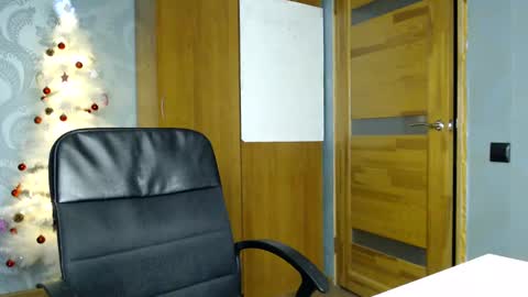 Molli  Ready for any play with you. Hottest show in pvt  Help a student earn big tokens  online show from 01-10-25, 07:21