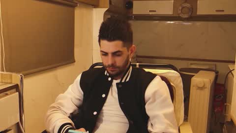 independent model online show from 02-25-26, 05:11