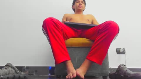 foot_master777 online show from 03-04-25, 12:50
