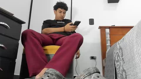 foot_master777 online show from 09-30-25, 07:24