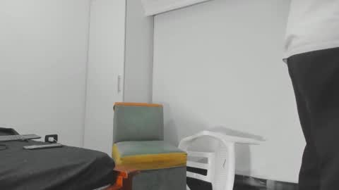 foot_master777 online show from 10-13-25, 06:13