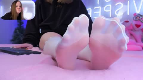 Snapshot of footfetish_baby chatting on 01-12-25, 09:51 Molly online show from 01-12-25, 09:51