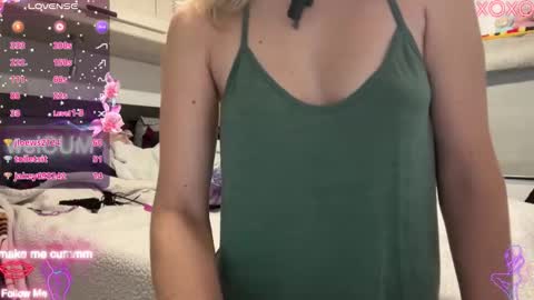 Snapshot of foreverkinkyy chatting on 02-19-26, 05:09 Elaine online show from 02-19-26, 05:09